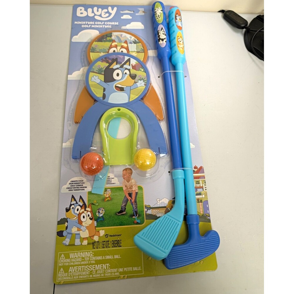 Hedstrom Bluey Miniature Golf Course Set w/ 2 Clubs, 2 Balls & Targets B10